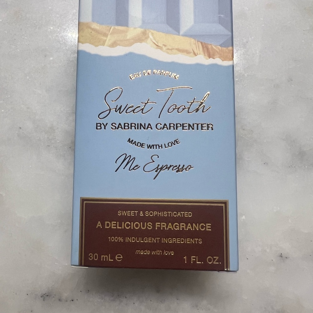 Sweet Tooth by Sabrina Carpenter Eau de Parfum - Blue and Gold